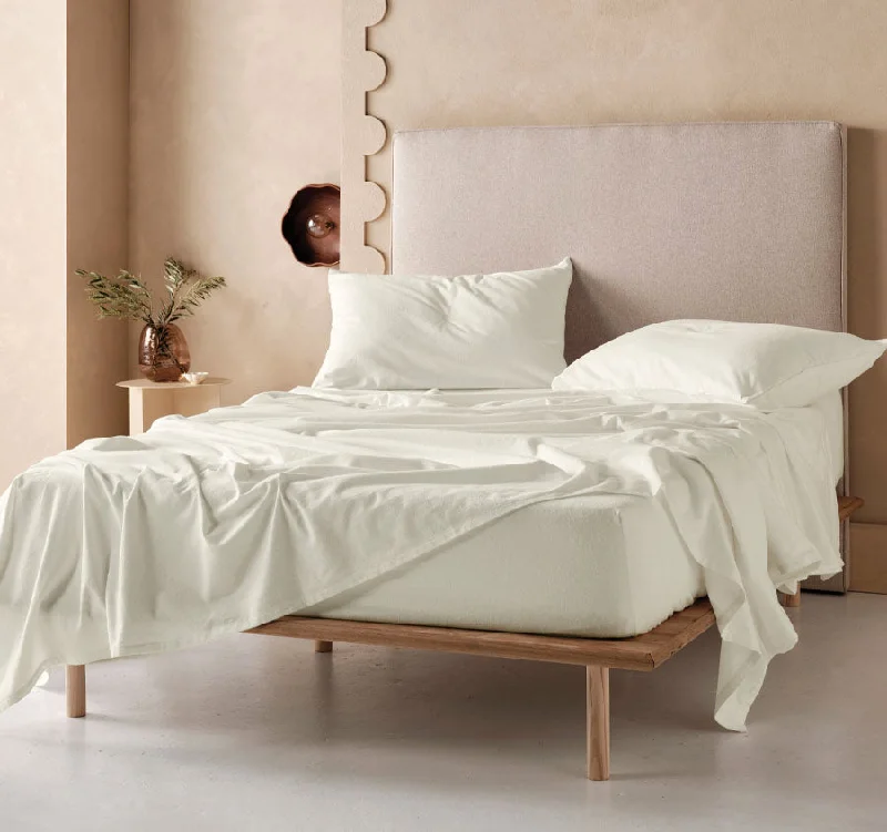Fitted Sheets with Reinforced Corners for Long - Lasting UsePlain-Dyed Flannelette Cotton Mega Sheet Set Range White Fitted Sheets with Reinforced Corners for Long - Lasting UsePlain-Dyed Flannelette Cotton Mega Sheet Set Range White
