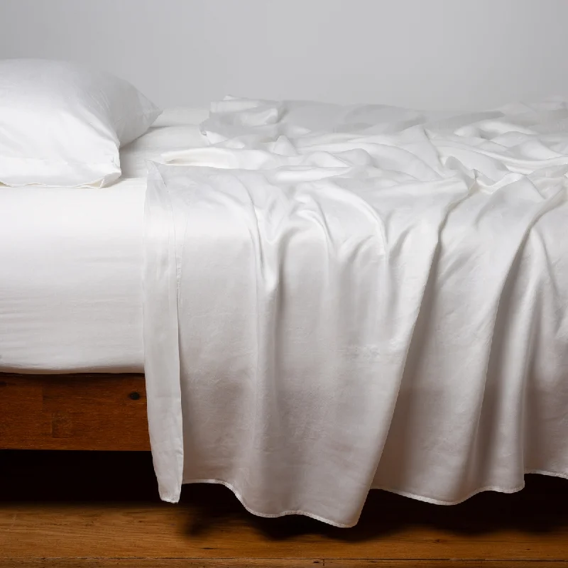 Hypoallergenic Silk Sheets for Sensitive SleepersSeraphina Flat Sheet
