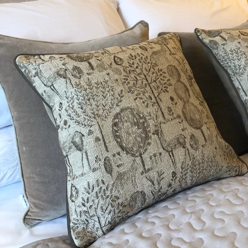 Adjustable Pillows for Customized ComfortLuxury Stags and Trees Cushion Cover 45cm x 45cm Adjustable Pillows for Customized ComfortLuxury Stags and Trees Cushion Cover 45cm x 45cm
