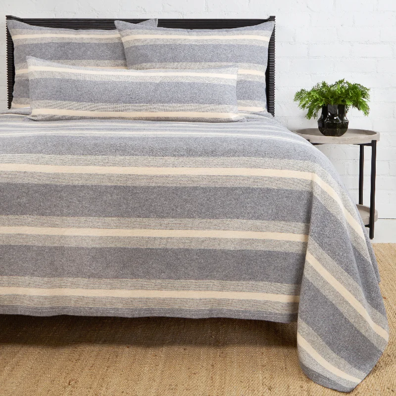 Chenille blankets with a thick and fuzzy textureAlpine Blanket
