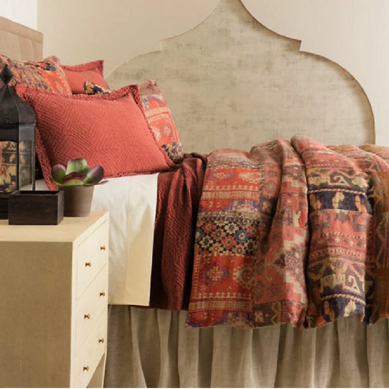 Patchwork duvet covers with a variety of fabric pieces sewn together for a rustic charmAnatolia Duvet Cover Patchwork duvet covers with a variety of fabric pieces sewn together for a rustic charmAnatolia Duvet Cover