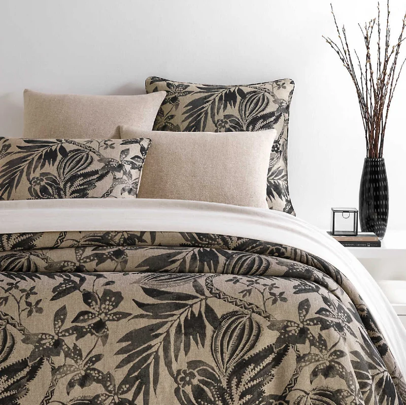 Geometric - patterned duvet covers for a modern and stylish lookAntiqua Linen Black Duvet Geometric - patterned duvet covers for a modern and stylish lookAntiqua Linen Black Duvet