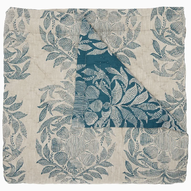 Polyester duvet covers with durability and colorfastnessAsma Peacock Woven Quilt