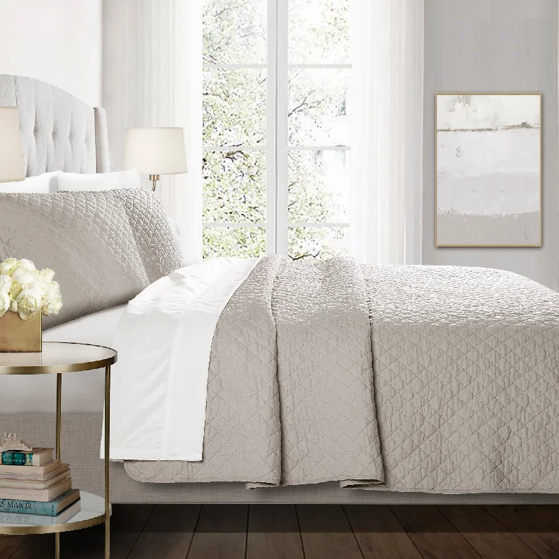 Bamboo - fiber - filled comforters with antibacterial and breathable qualitiesAva Diamond Oversized Cotton Quilt Set