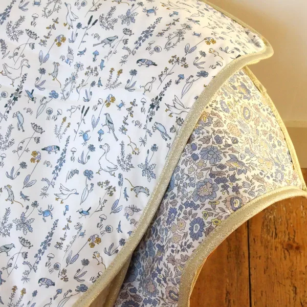 Silk blankets with a smooth and elegant touchBarnabe aime le café Baby Blanket Gus 2023 73x90cm Silk blankets with a smooth and elegant touchBarnabe aime le café Baby Blanket Gus 2023 73x90cm