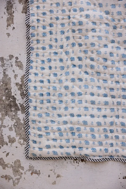 Bamboo - fiber - filled comforters with antibacterial and breathable qualitiesBlue Elephant Baby Quilt Bamboo - fiber - filled comforters with antibacterial and breathable qualitiesBlue Elephant Baby Quilt