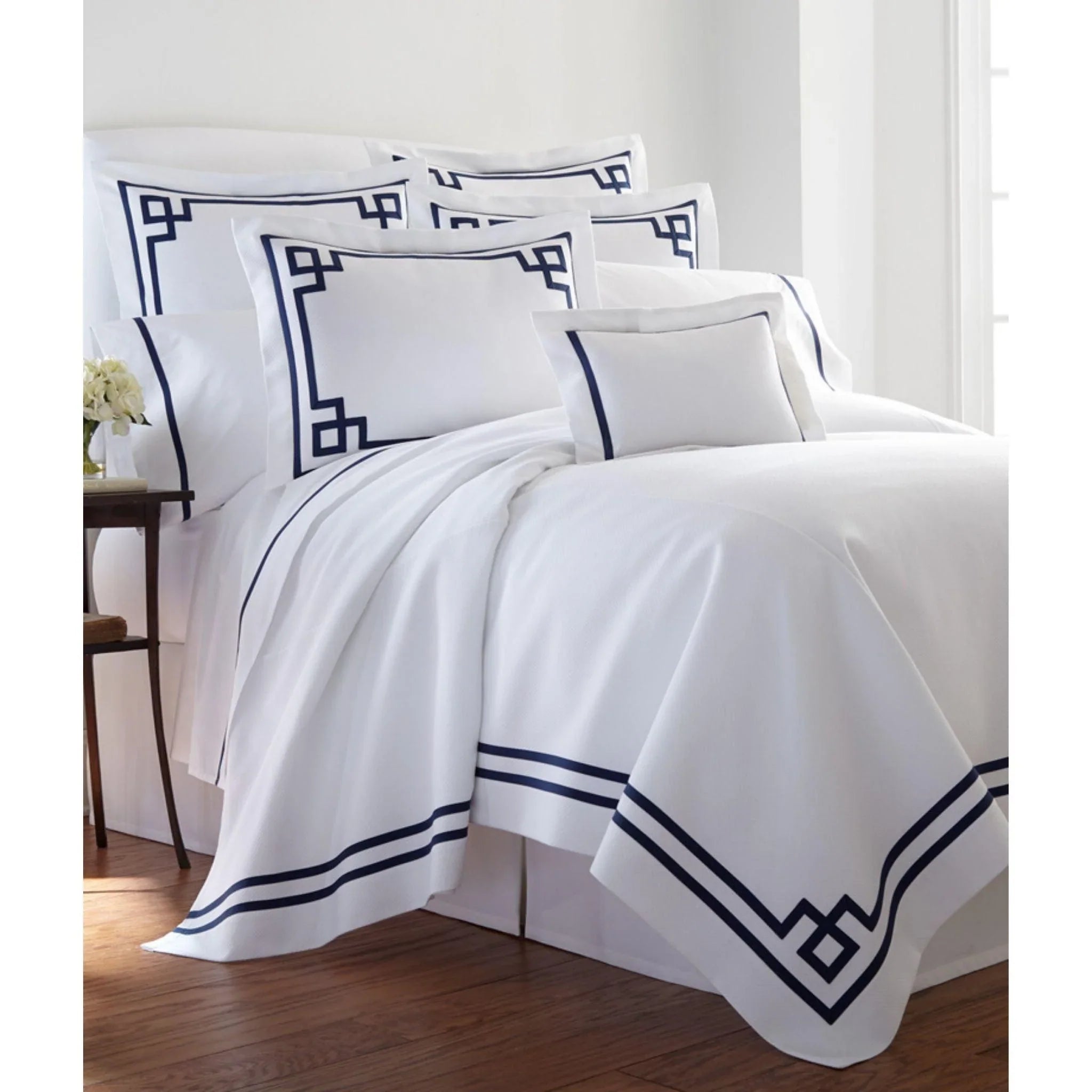 Button - closure duvet covers for a classic and secure fasteningBristol Fretwork Tape Applique Duvet Button - closure duvet covers for a classic and secure fasteningBristol Fretwork Tape Applique Duvet