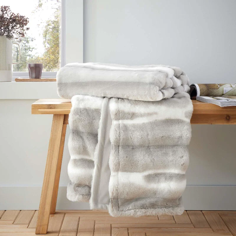 Synthetic fiber blend blankets for a budget - friendly choiceFlint Faux Fur Throw Silver Synthetic fiber blend blankets for a budget - friendly choiceFlint Faux Fur Throw Silver