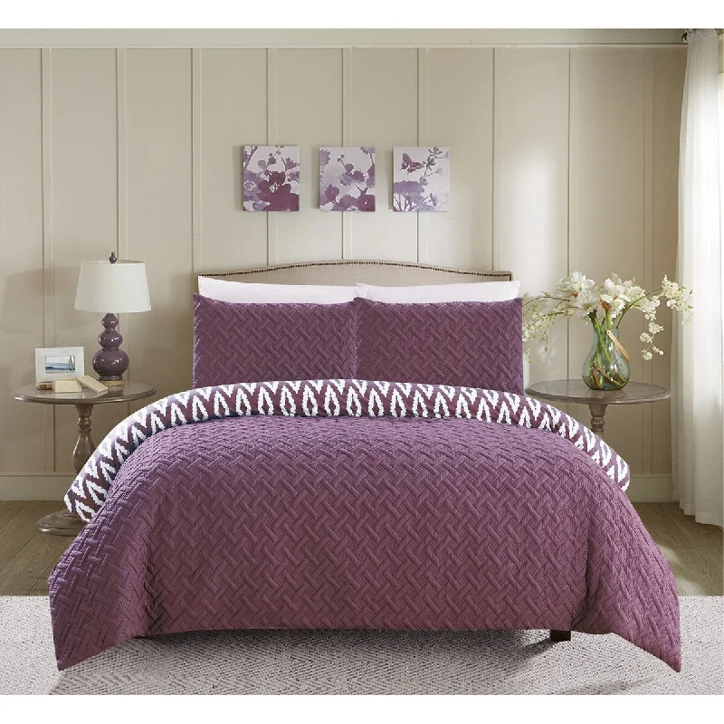 Queen - size comforters for standard queen - sized mattressesChic Home Sabina 3 Piece and Embroidered Reversible Comforter Set Queen - size comforters for standard queen - sized mattressesChic Home Sabina 3 Piece and Embroidered Reversible Comforter Set