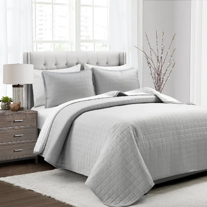 Full - size comforters suitable for full - sized beds in guest rooms or small bedroomsFarmhouse Box Stitch Oversized Rev. Quilt Set Full - size comforters suitable for full - sized beds in guest rooms or small bedroomsFarmhouse Box Stitch Oversized Rev. Quilt Set