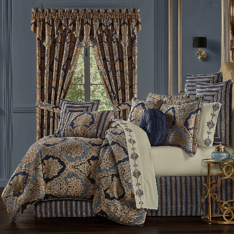 Latex - filled comforters with a bouncy texture and good supportFive Queens Court Bristol Luxury Comforter Set Latex - filled comforters with a bouncy texture and good supportFive Queens Court Bristol Luxury Comforter Set