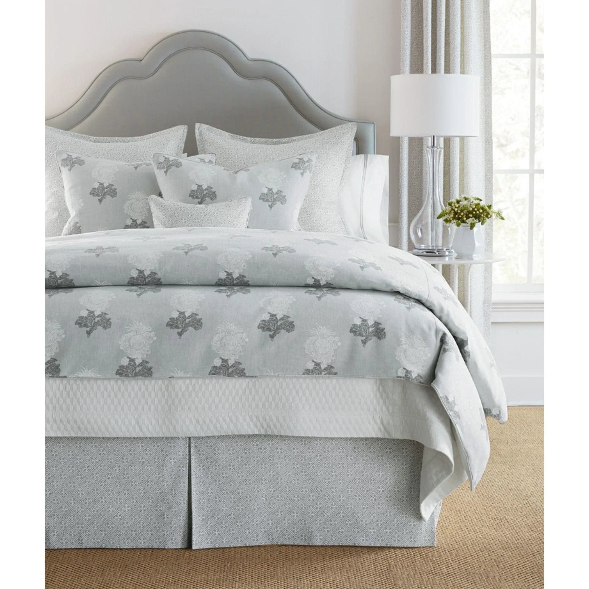 Light - blocking duvet covers for a better sleep during the dayAldith Floral Duvet Cover Light - blocking duvet covers for a better sleep during the dayAldith Floral Duvet Cover