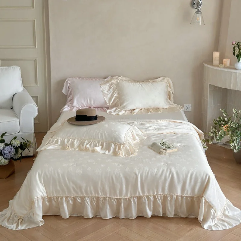Mohair blankets with a unique sheen and softnessFloral Jacquard Tencel Blanket Set / White Mohair blankets with a unique sheen and softnessFloral Jacquard Tencel Blanket Set / White