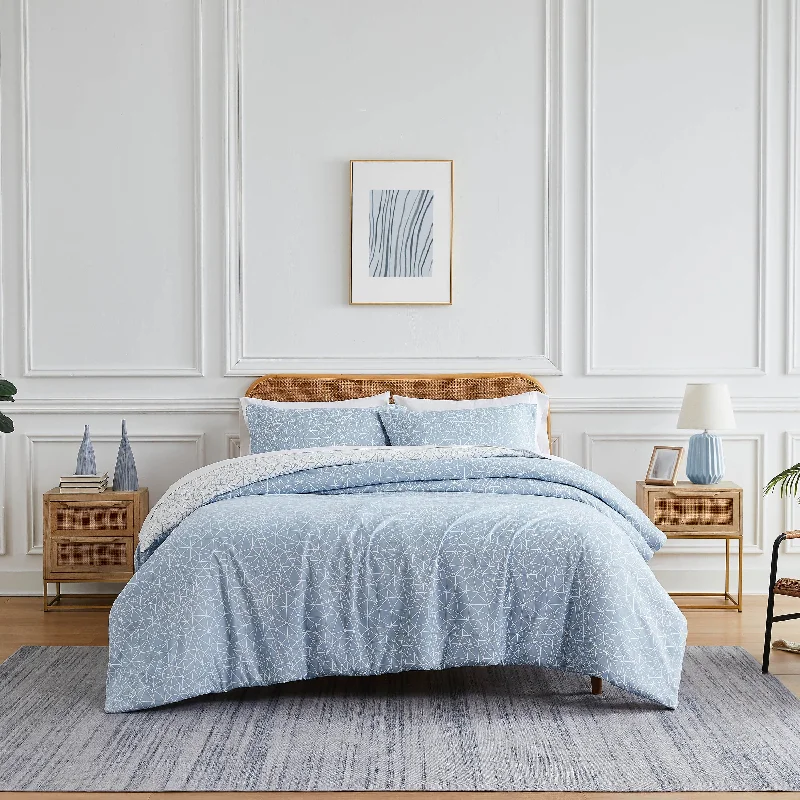 Duck down comforters with a softer feel and good warmth retentionGeometric Maze Reversible Comforter Set Duck down comforters with a softer feel and good warmth retentionGeometric Maze Reversible Comforter Set