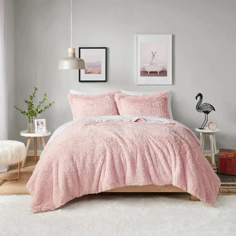 Goose down comforters known for their superior quality and insulationIntelligent Design Effie Shaggy Fur Reversible Comforter Set Goose down comforters known for their superior quality and insulationIntelligent Design Effie Shaggy Fur Reversible Comforter Set