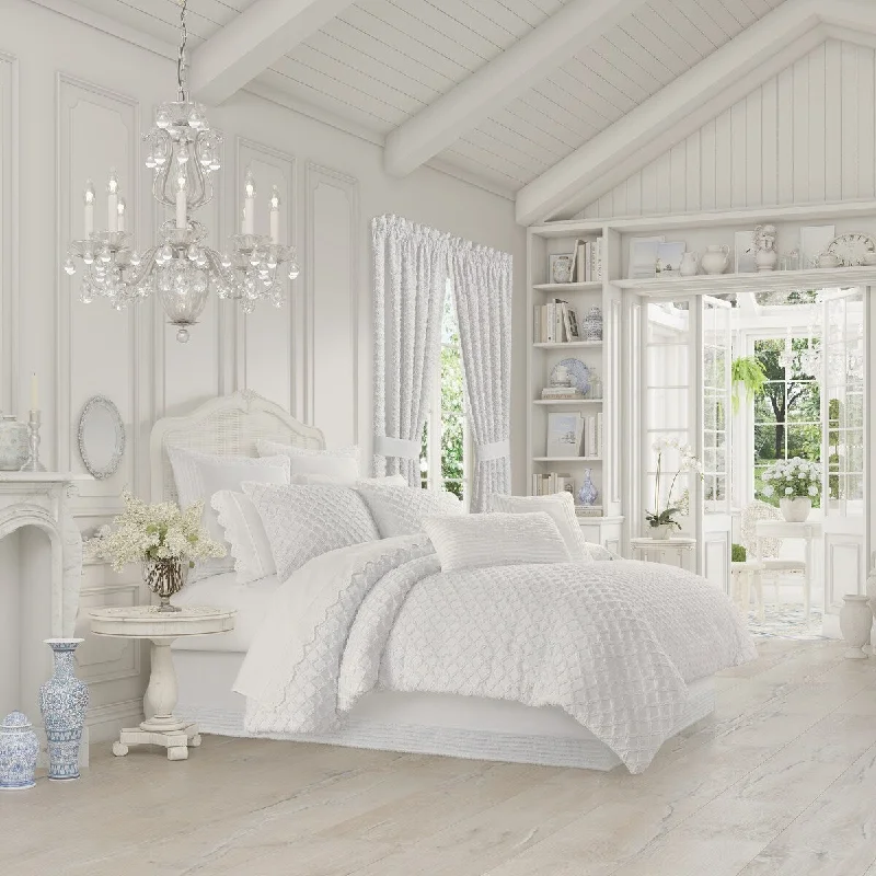 Full - size comforters suitable for full - sized beds in guest rooms or small bedroomsLillian Comforter Set Full - size comforters suitable for full - sized beds in guest rooms or small bedroomsLillian Comforter Set