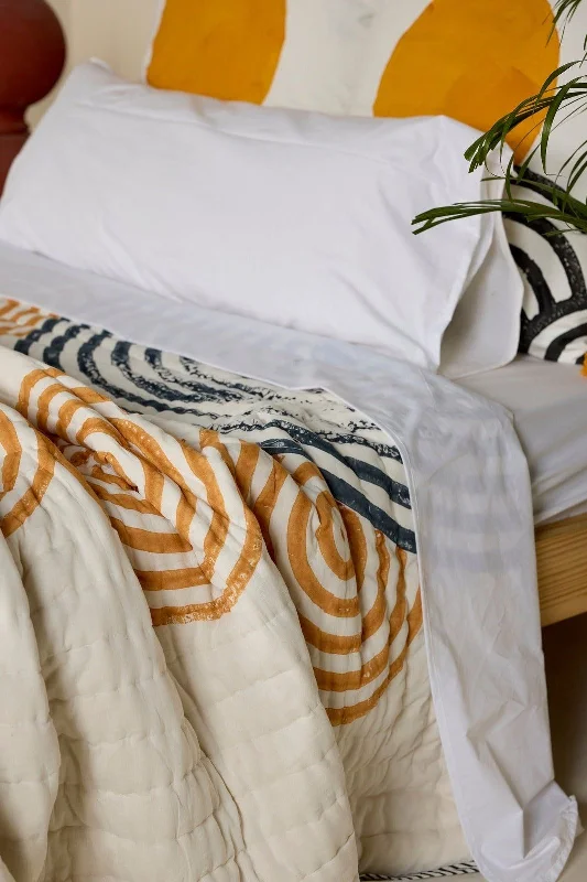 Cotton - filled comforters for a breathable and natural sleep experienceMaking Waves Quilt (Reverse) Cotton - filled comforters for a breathable and natural sleep experienceMaking Waves Quilt (Reverse)