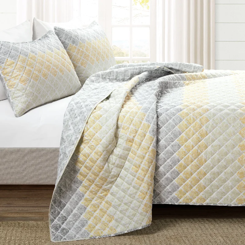 Duck down comforters with a softer feel and good warmth retentionMedallion Ombre Reversible Quilt 3 Piece Set Duck down comforters with a softer feel and good warmth retentionMedallion Ombre Reversible Quilt 3 Piece Set