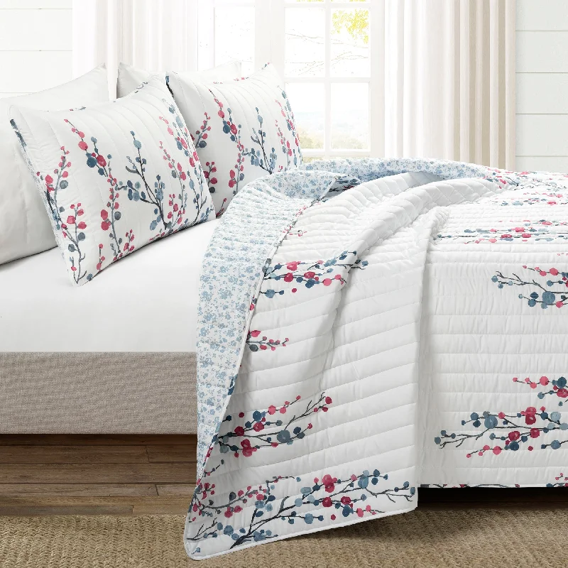 Silk - filled comforters for a luxurious and smooth touchMirabelle Watercolor Floral Reversible 3 Piece Quilt Set Silk - filled comforters for a luxurious and smooth touchMirabelle Watercolor Floral Reversible 3 Piece Quilt Set
