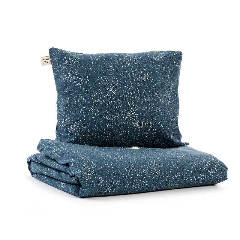 Minimalist - style duvet covers with clean lines and simple designsnobodinoz Duvet Cover Himalaya BB Gold Bubble/Night Blue Minimalist - style duvet covers with clean lines and simple designsnobodinoz Duvet Cover Himalaya BB Gold Bubble/Night Blue