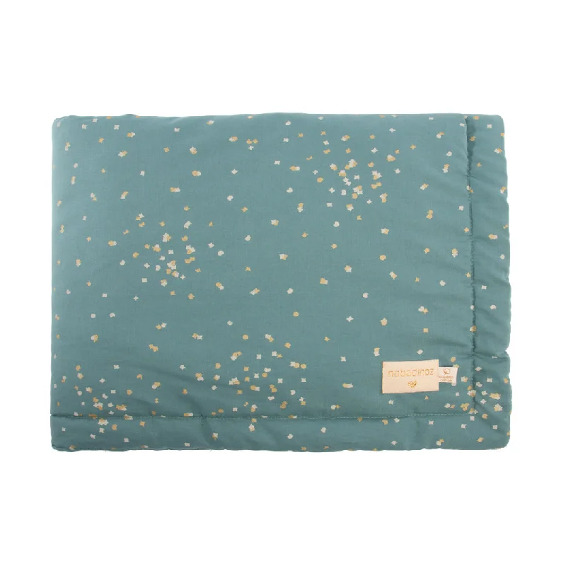 Recycled polyester blankets for an eco - conscious optionnobodinoz Laponia Blanket Mini Gold Confetti/Magic Green Recycled polyester blankets for an eco - conscious optionnobodinoz Laponia Blanket Mini Gold Confetti/Magic Green