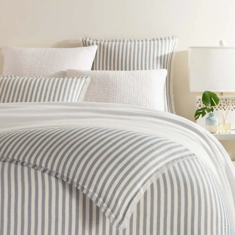 Button - closure duvet covers for a classic and secure fasteningPalisade Stripe Duvet