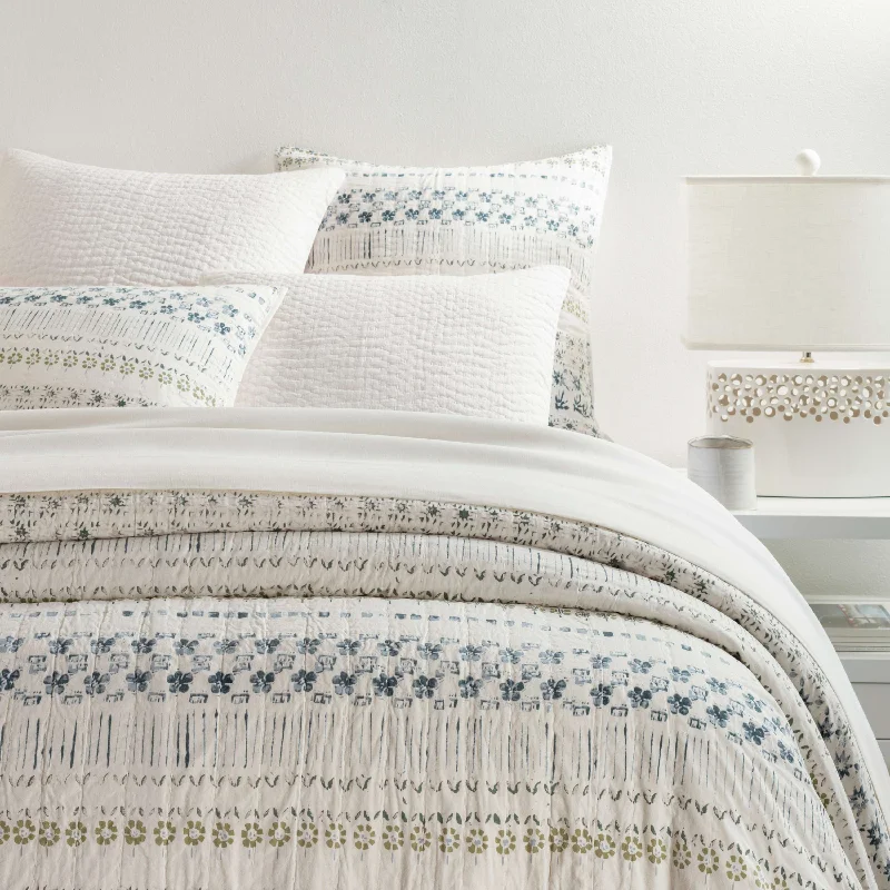 Patchwork duvet covers with a variety of fabric pieces sewn together for a rustic charmPine Cone Hill Hawthorn Coverlet Patchwork duvet covers with a variety of fabric pieces sewn together for a rustic charmPine Cone Hill Hawthorn Coverlet