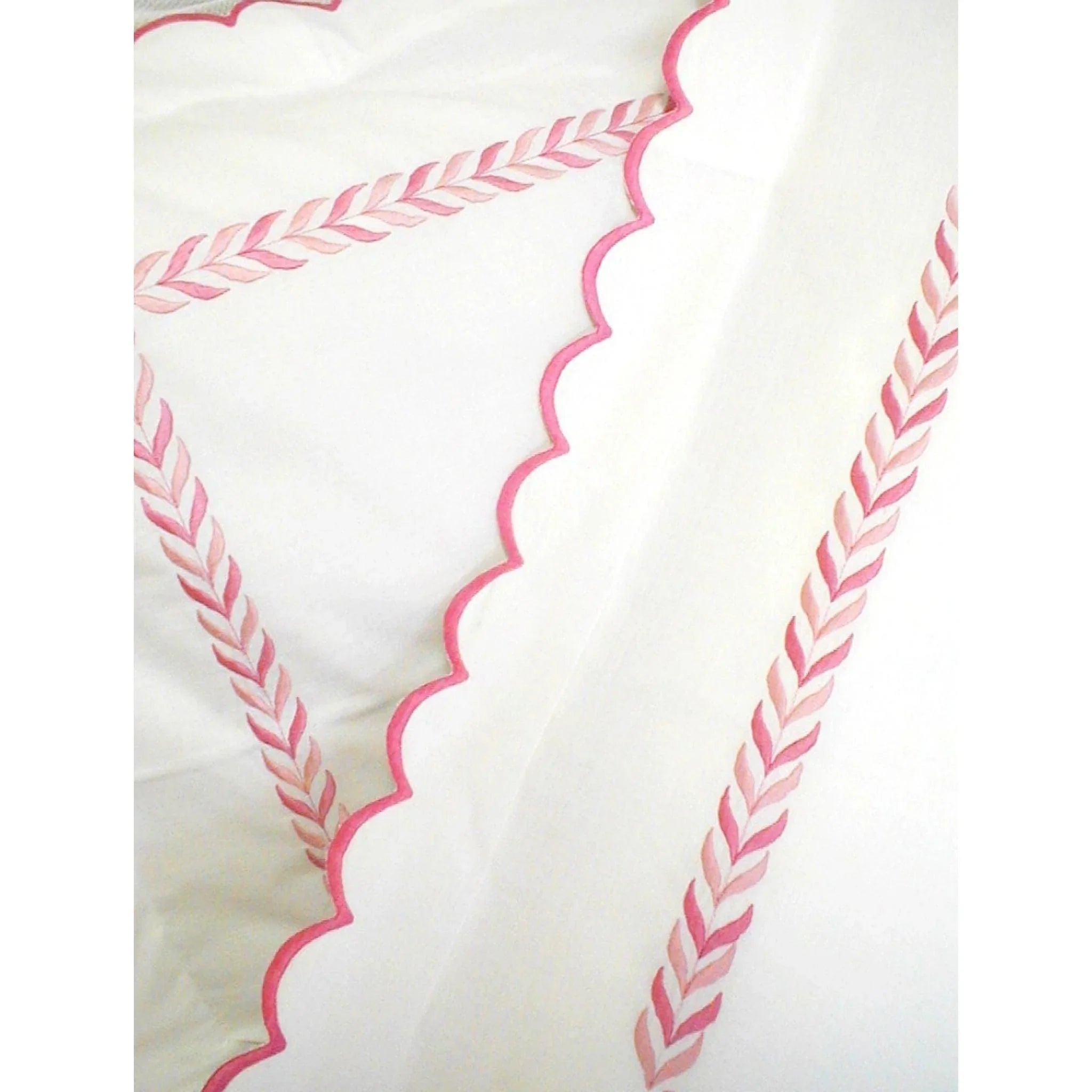 High - end luxury duvet covers for a top - tier sleep experiencePink Scalloped Duvet Cover High - end luxury duvet covers for a top - tier sleep experiencePink Scalloped Duvet Cover