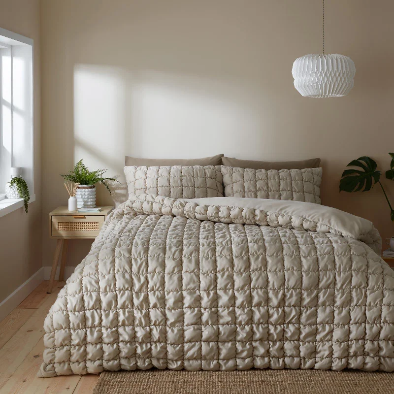 Polyester duvet covers with durability and colorfastnessPuffer 3.5 Tog Duvet Cover Set Polyester duvet covers with durability and colorfastnessPuffer 3.5 Tog Duvet Cover Set