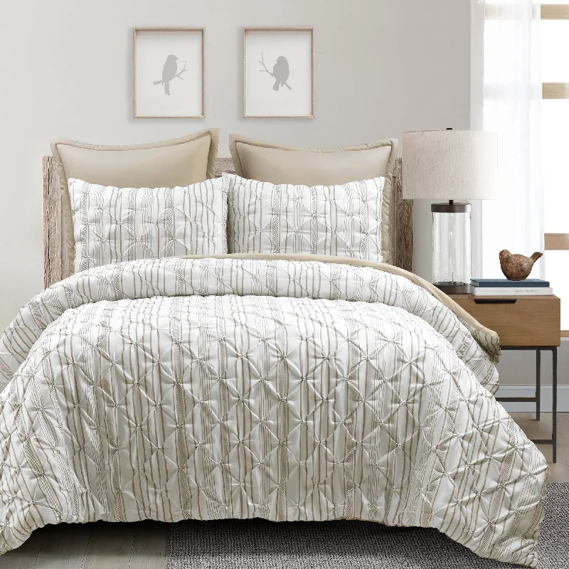 Latex - filled comforters with a bouncy texture and good supportRavello Pintuck Stripe Comf. Set Latex - filled comforters with a bouncy texture and good supportRavello Pintuck Stripe Comf. Set