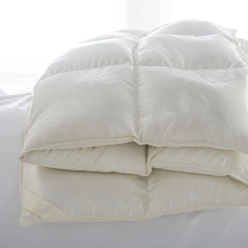 Duck down comforters with a softer feel and good warmth retentionSt. Petersburg Down Comforter by Scandia Home Duck down comforters with a softer feel and good warmth retentionSt. Petersburg Down Comforter by Scandia Home