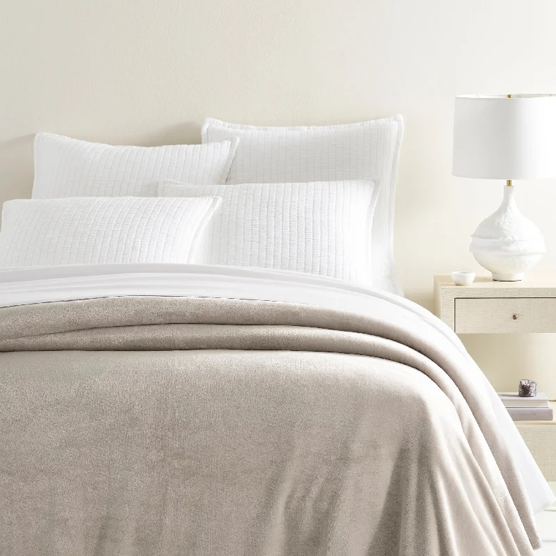 Mohair blankets with a unique sheen and softnessSheepy Fleece 2.0 Dove Grey Blanket Mohair blankets with a unique sheen and softnessSheepy Fleece 2.0 Dove Grey Blanket