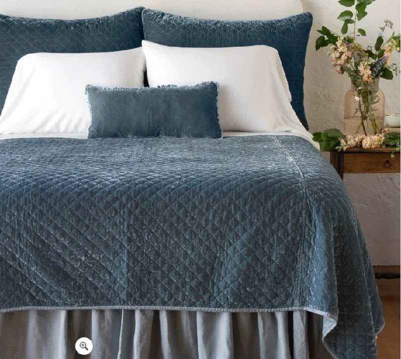 Tie - closure duvet covers with fabric ties for a more decorative and adjustable optionSilk Velvet Quilted Coverlet Tie - closure duvet covers with fabric ties for a more decorative and adjustable optionSilk Velvet Quilted Coverlet