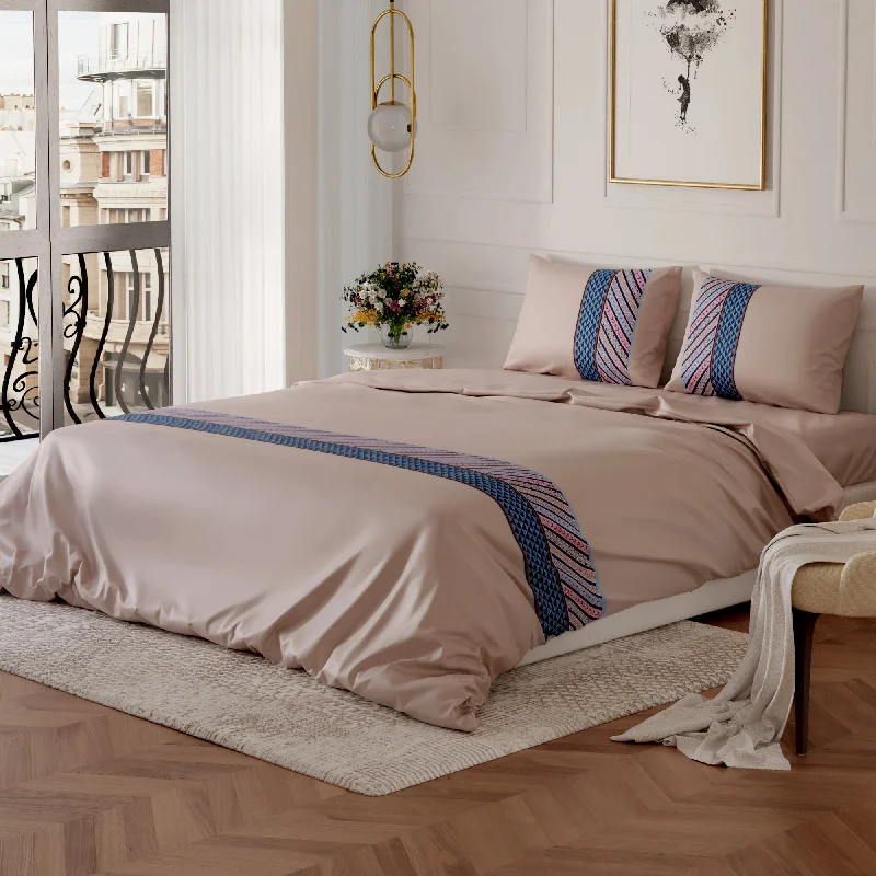 Down - filled comforters for supreme warmth and lightnessChâteau Charisma Comforter Set Down - filled comforters for supreme warmth and lightnessChâteau Charisma Comforter Set
