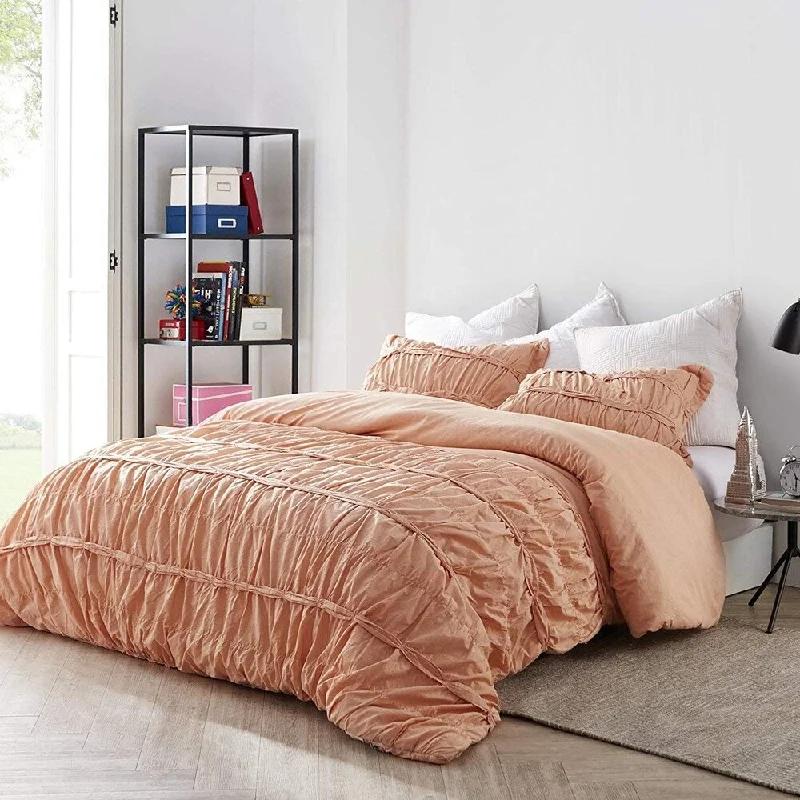Silk - filled comforters for a luxurious and smooth touchTorrent Handcrafted Series Comforter - Apricot Nectar Silk - filled comforters for a luxurious and smooth touchTorrent Handcrafted Series Comforter - Apricot Nectar