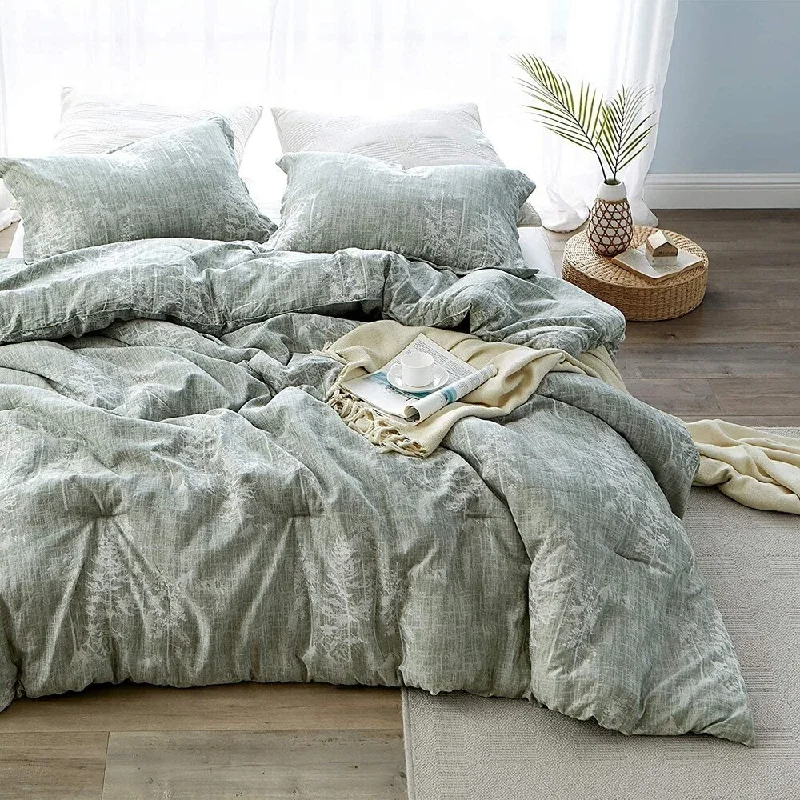 Down - filled comforters for supreme warmth and lightnessWoodlands Comforter - 100% Yarn Dyed Cotton